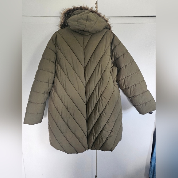 Womens 2x Maurices Olive Green Puffer Coat with Detachable Faux Fur Hood - Picture 2 of 3